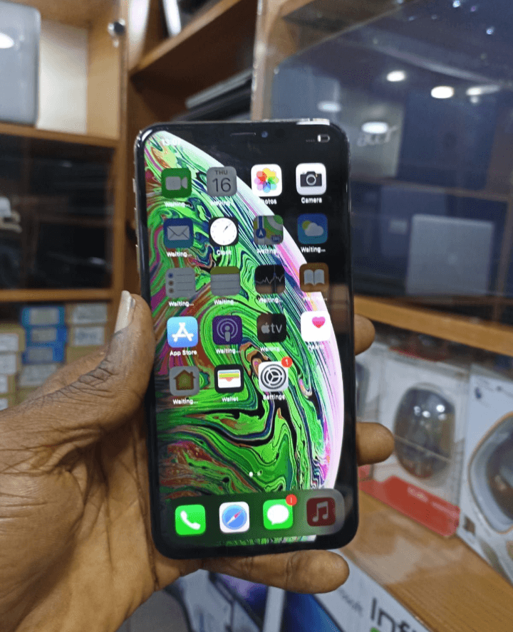 iPhone xs Max  thumbnail 2