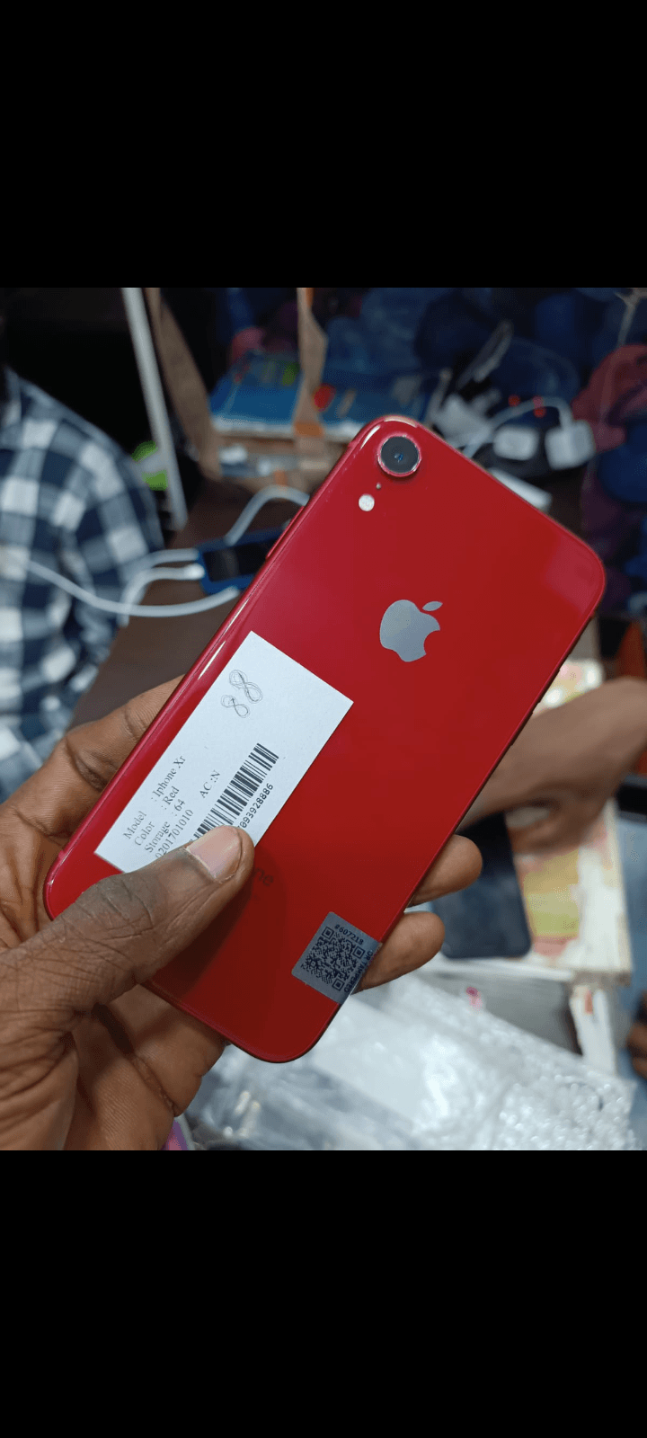 iPhone xr 65gig thumbnail 3