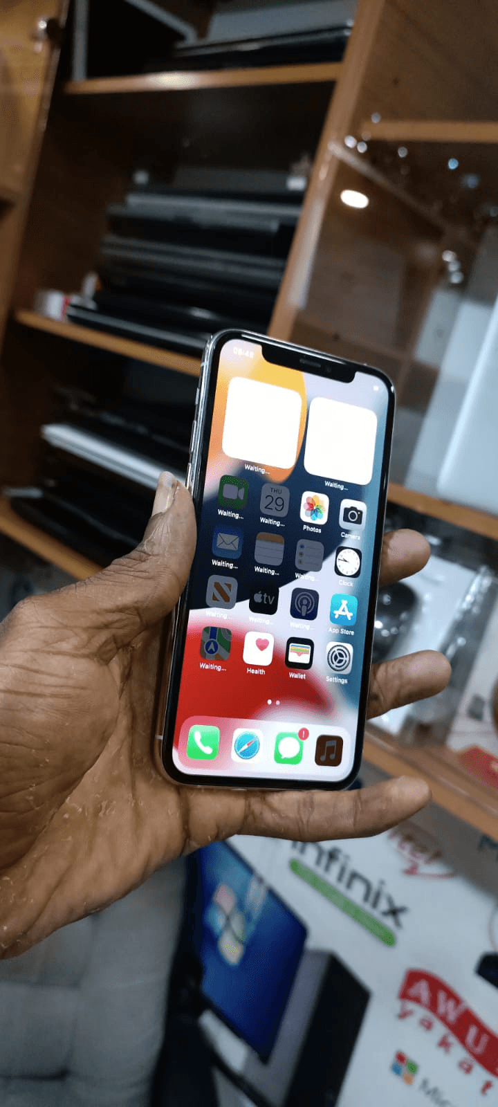 iPhone 11 pro 64gig  thumbnail 2