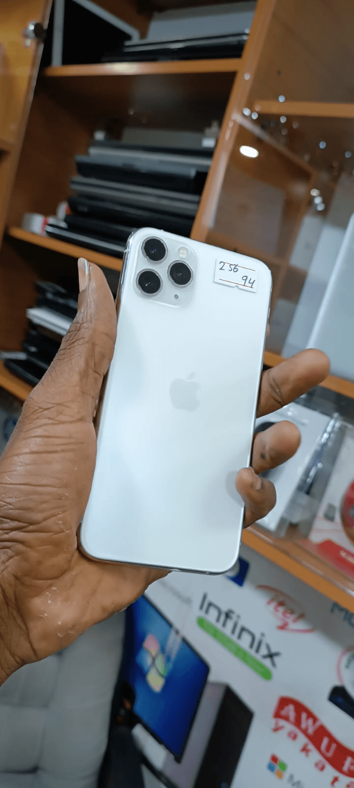 iPhone 11 pro 64gig  thumbnail 3