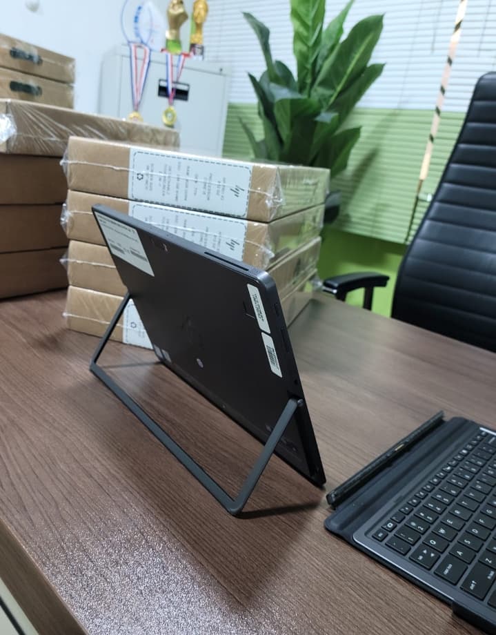 HP Pro 612 X2 .