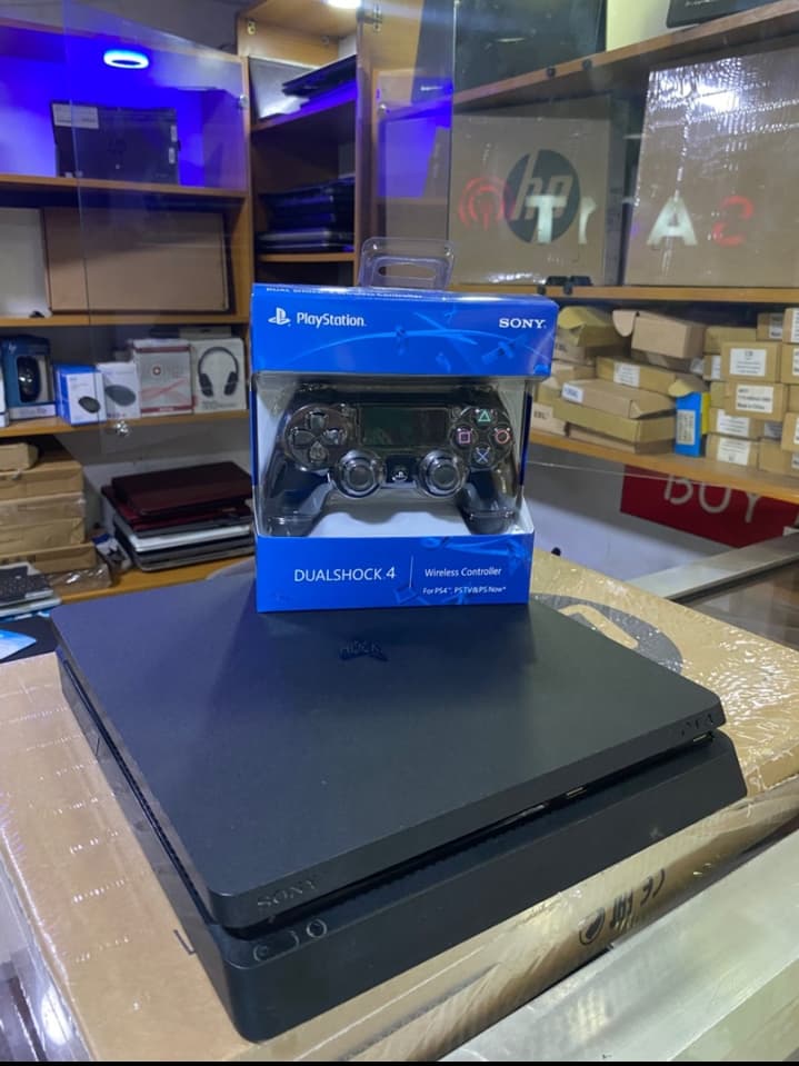 PLAYSTATION 4 SLIM thumbnail 2