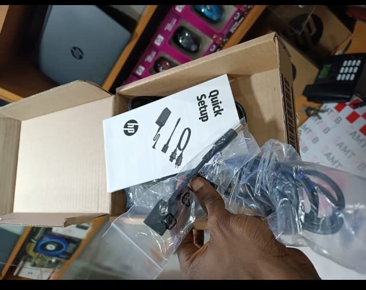 Hp factory charger thumbnail 3